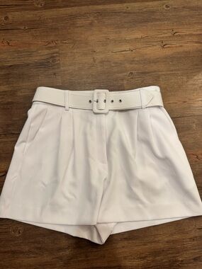 Gianni Bini White High-Waist Pleated Shorts with Matching Belt